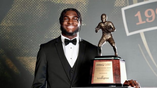 Will Anderson Jr. Wins Bronko Nagurski Trophy